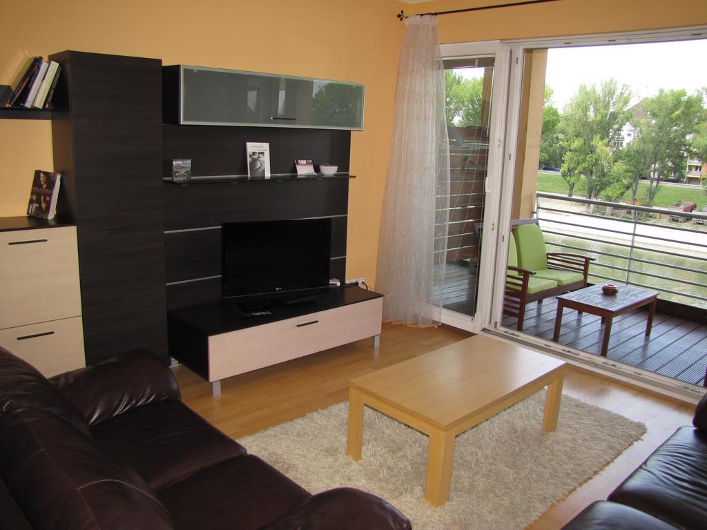 Dunalux Apartman Győr Kamer foto