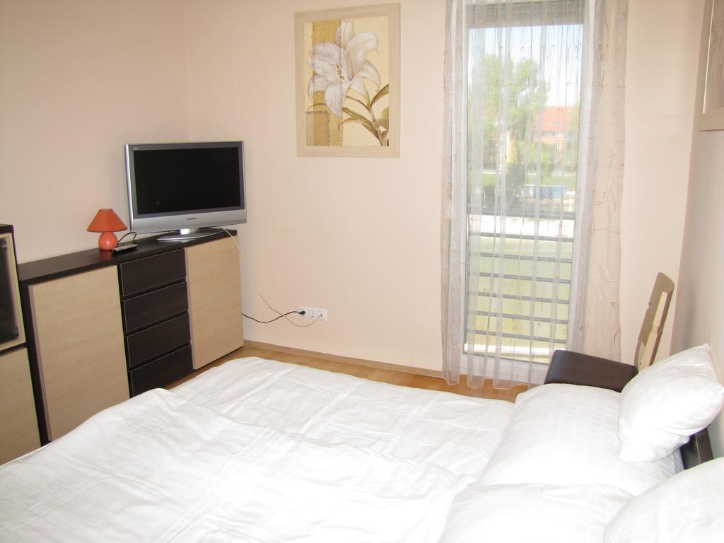 Dunalux Apartman Győr Kamer foto