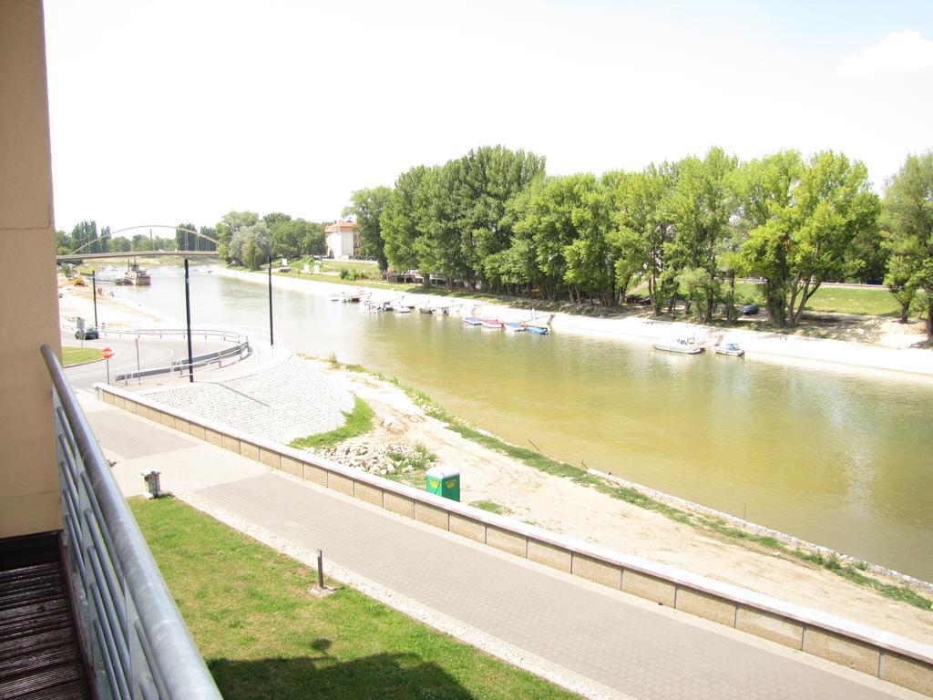 Dunalux Apartman Győr Kamer foto