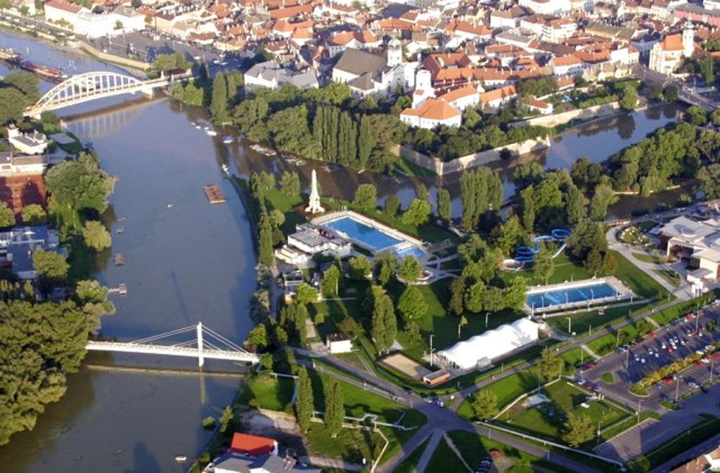 Dunalux Apartman Győr Kamer foto
