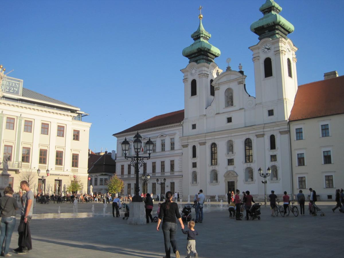 Dunalux Apartman Győr Buitenkant foto